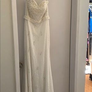 Wedding dress (never worn)